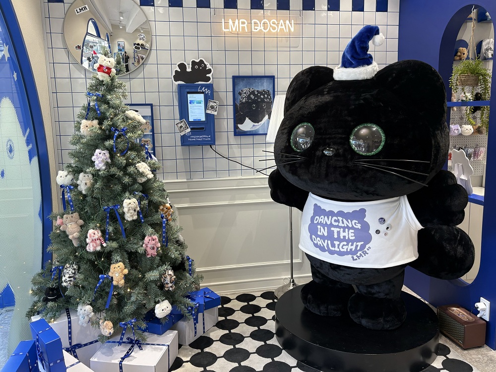 LMR(엘엠알), 도산 하우스 홀리데이 프로모션에 ‘오픈런·웨이팅’ 열풍 882-Image